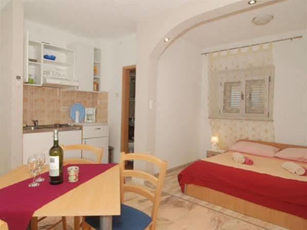 Emotha * Trogir