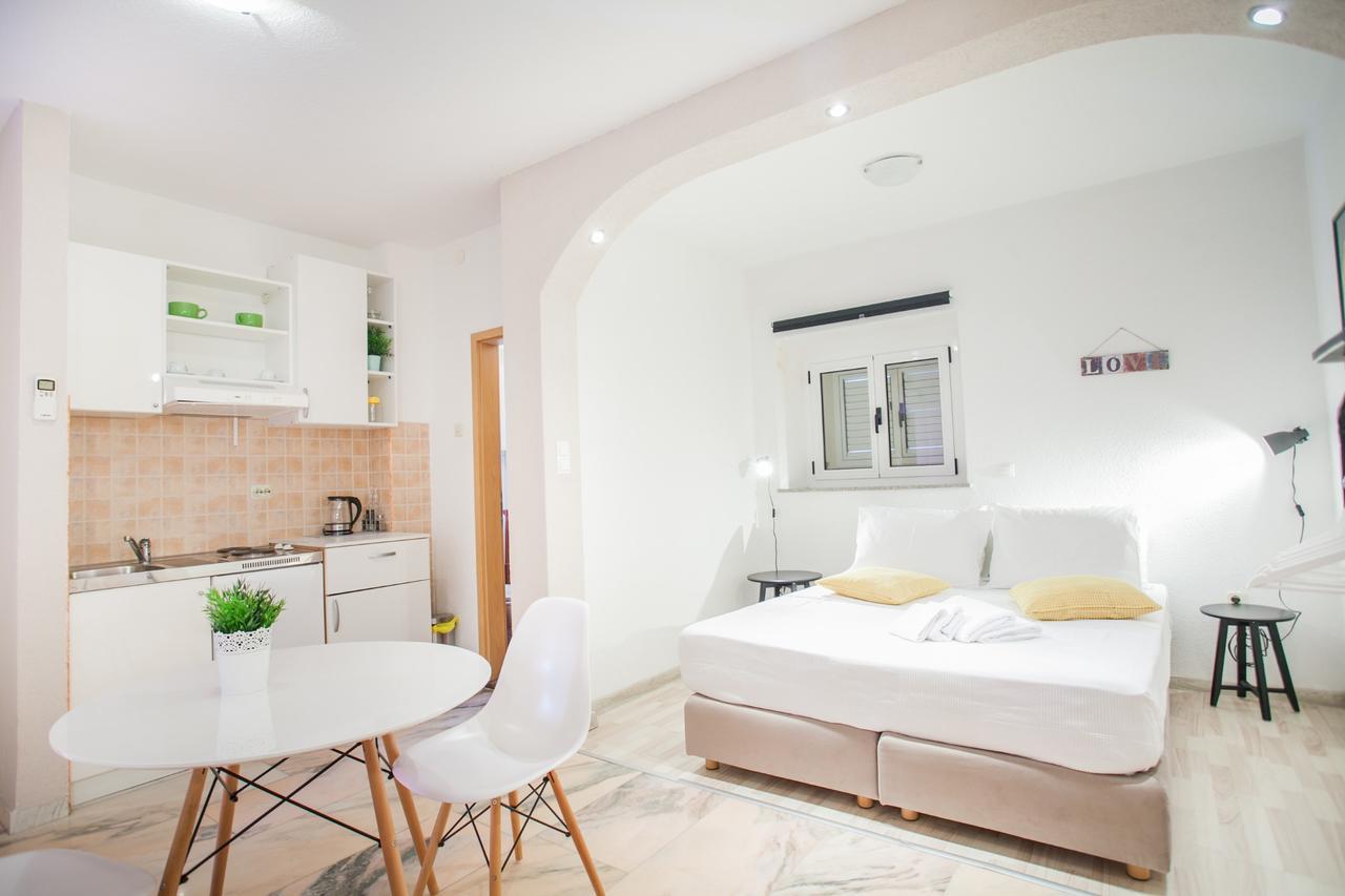 Emotha Trogir