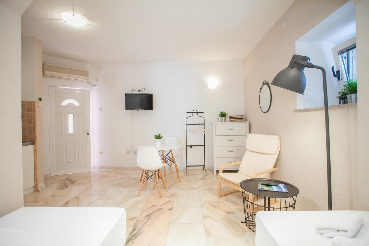 Emotha Trogir
