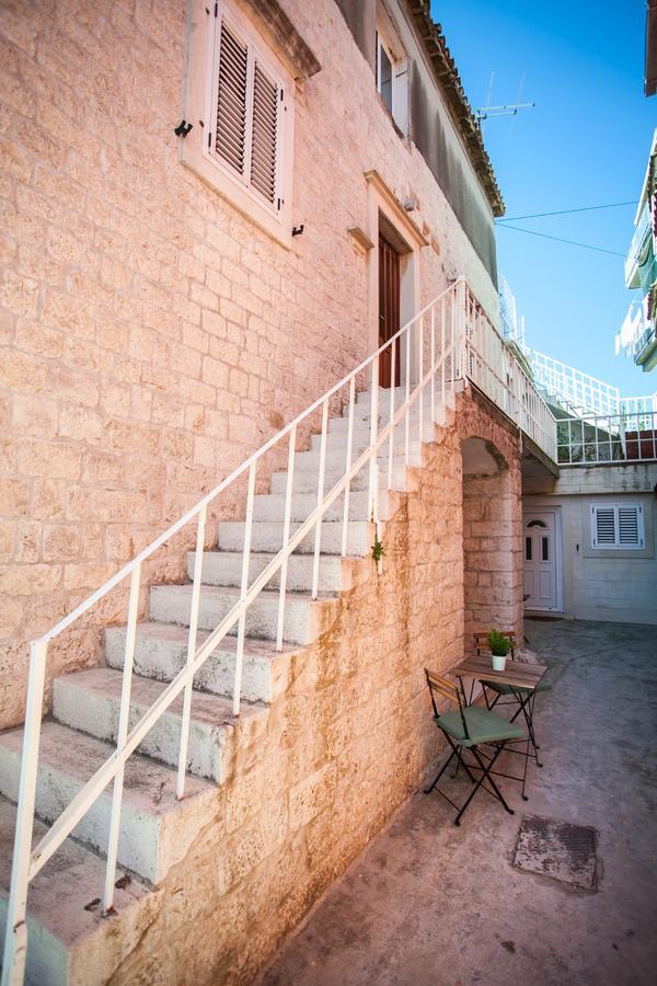 Emotha * Trogir